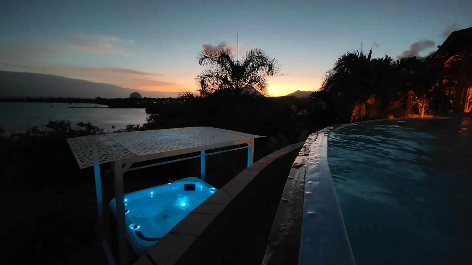Lejlighed Jacuzzi, Sauna, Piscine Et Magnifique Vue Sur La Mer ! Vivez Le Luxe De La Dependance De La Villa Nadia Le Diamant
