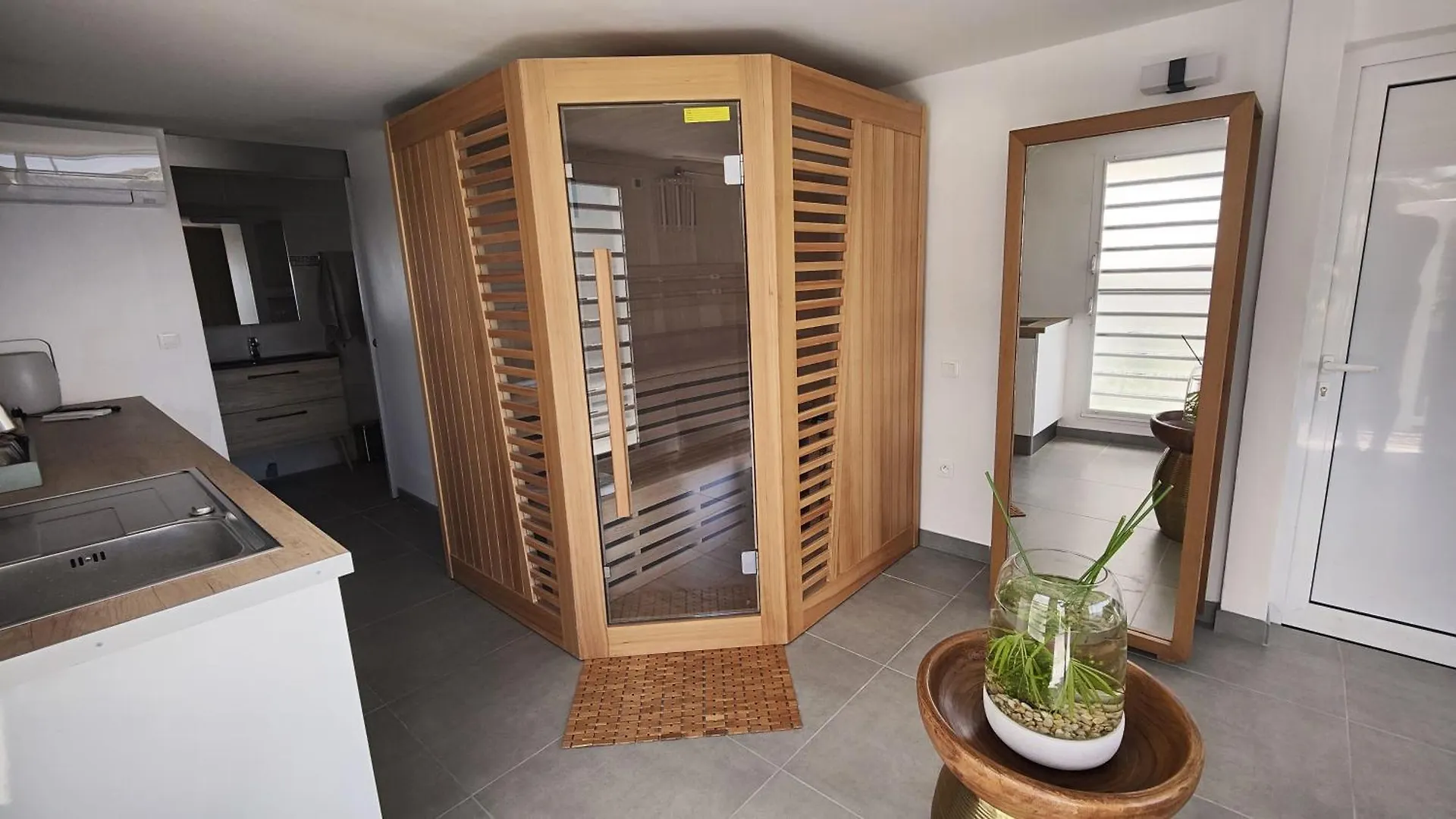 Jacuzzi, Sauna, Piscine Et Magnifique Vue Sur La Mer ! Vivez Le Luxe De La Dependance De La Villa Nadia Le Diamant Lejlighed