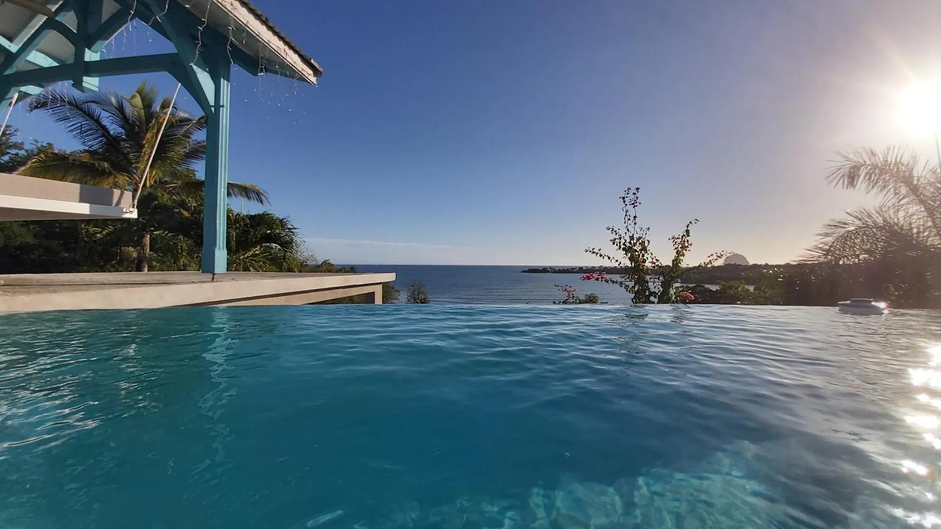Jacuzzi, Sauna, Piscine Et Magnifique Vue Sur La Mer ! Vivez Le Luxe De La Dependance De La Villa Nadia Le Diamant 0*,  Martinique