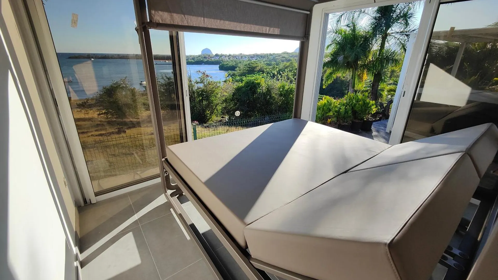 Jacuzzi, Sauna, Piscine Et Magnifique Vue Sur La Mer ! Vivez Le Luxe De La Dependance De La Villa Nadia Le Diamant Lejlighed